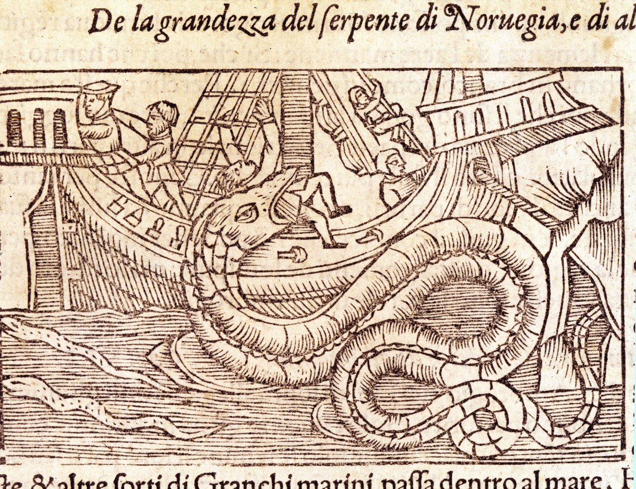 Jättiläinen merikäärme hyökkää laivan kimppuun ja lyö sen miehistön. Kaiverrus Olaus Magnus (1490 - 1557), ruotsalainen uskonnollinen ja maantieteilijä, "Historia de Gentis Septentrionalibus", Venetsia tekijältä Unknown artist