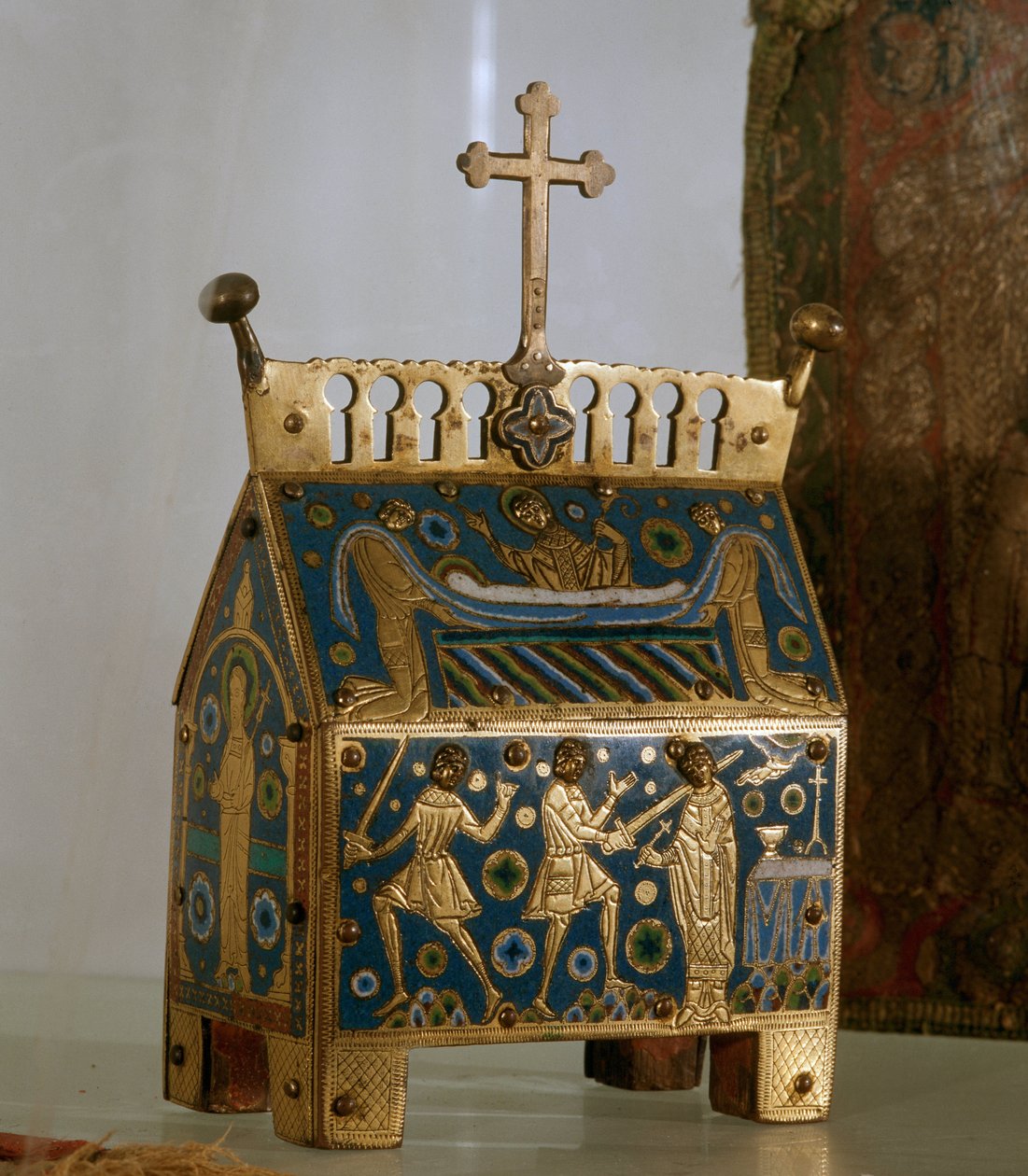 Taideteos: Pyhän Thomas Becketin (1118-1170), Canterburyn arkkipiispan pyhäinjäännös sähköpostissa - Se on arkkipiispan murhasta 29.12.1170 Cantorberyn katedraalissa ja hänen hautajaisistaan (emali, kultainen). ja co tekijältä Unknown artist