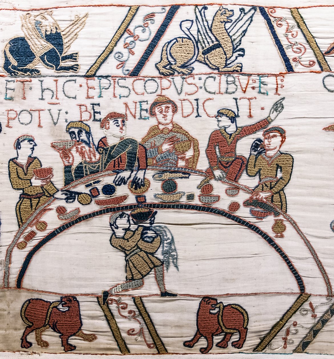 Piispa Odo siunaa ruokaa ja viiniä, Bayeux Tapestry (villakirjonta pellavalle) tekijältä Unknown artist