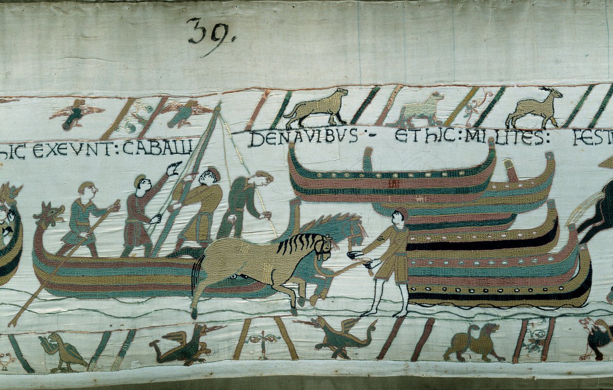 Normandian herttuan William Valloittajan (1027-1087) valloittama Englanti vuonna 1066: Normandilaiset laivat purjehtivat Englannin rannikolla. Hevonen vetää venettä käytävällä. Yksityiskohta Bayeux