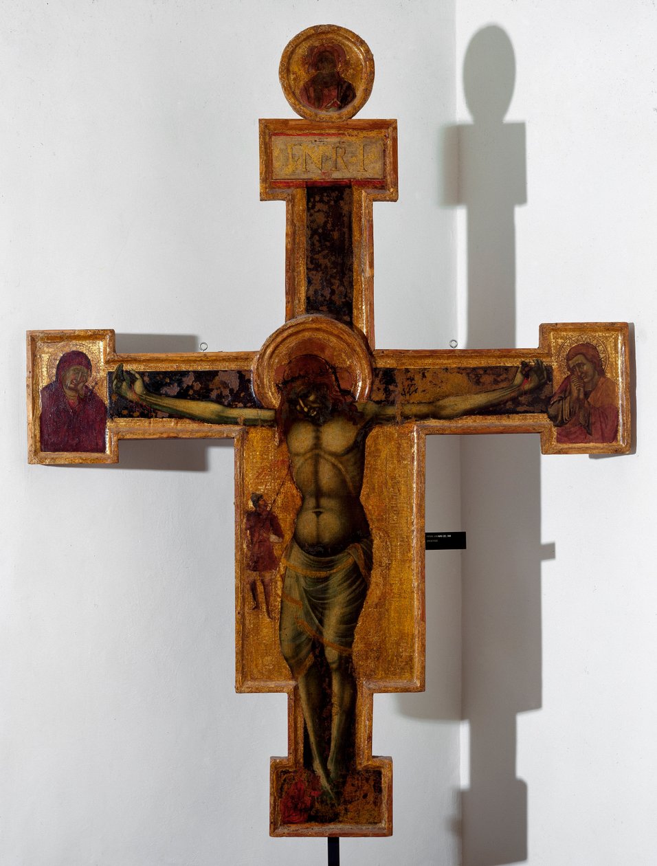 Ristiinnaulitseminen "INRI"" ristillä. Anonyymi puumaalaus. 1400-luvun Savona, Pinacoteca Civica tekijältä Unknown artist