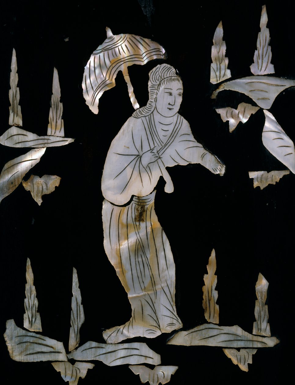Naishahmo sateenvarjolla, yksityiskohta helmiäisverhoistettua kaappia chinoiserie-koristeella tekijältä Unknown artist