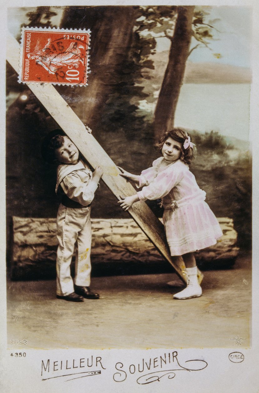 Ranskalainen postikortti, jossa nuori poika ja tyttö leikkivät vuonna 1990 (kuva). tekijältä Unknown artist