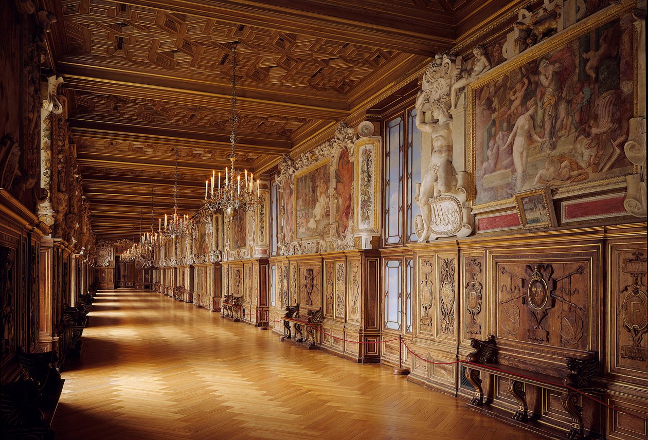 Galerie Francois I Fontainebleaun linnassa: puutöitä ja seinämaalauksia 1500-luvulla tekijältä Unknown artist