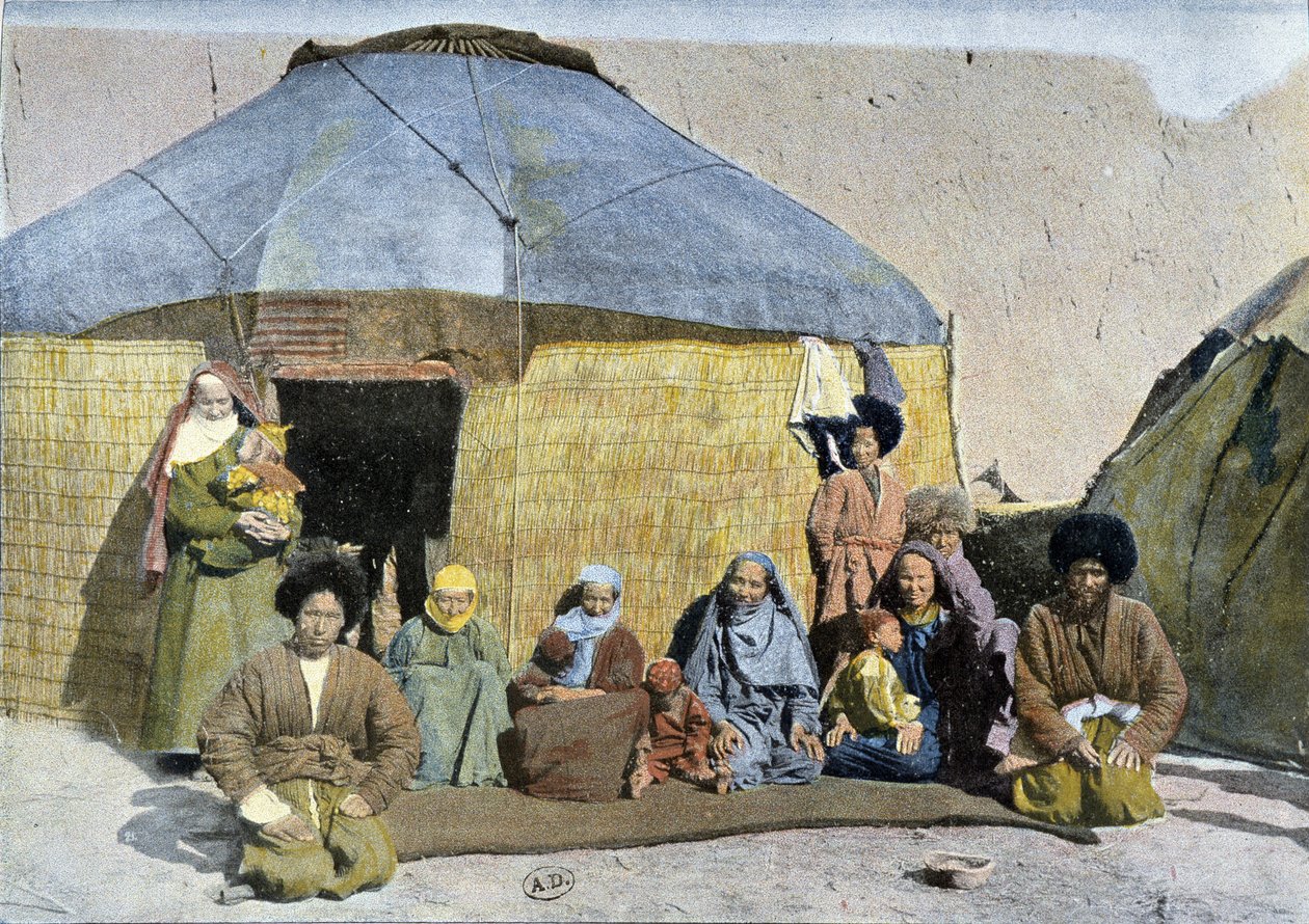 Ryhmä Tekesiä (venäläisiä nomadeja) jurttansa edessä, 1800-luvun loppu tekijältä Unknown artist