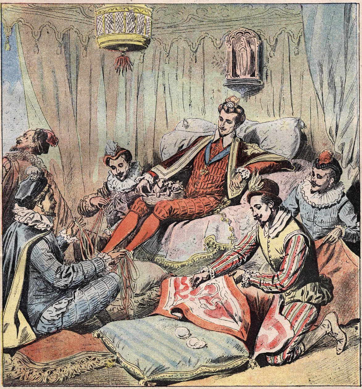 Henrik III (1551 - 1589) ja hänen söpöläiset. Kuningas (Henry III; 1551 - 1589) istuu takana; hänellä on jaloissa Quelus- ja Maugiron-punos nauhoja; Schomberg tekee kuvakudoksen... O:sta ja Epernon katsoo ulos aukoista, lopulta Chicot istuu yhdelle ovimieh tekijältä Unknown artist