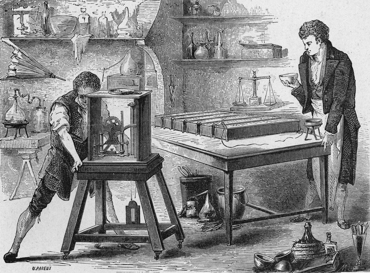 Humphry Davy hajottaa alkalit voltaic-akulla. Julkaisussa "Album de la Science", Editions Jouvet tekijältä Unknown artist