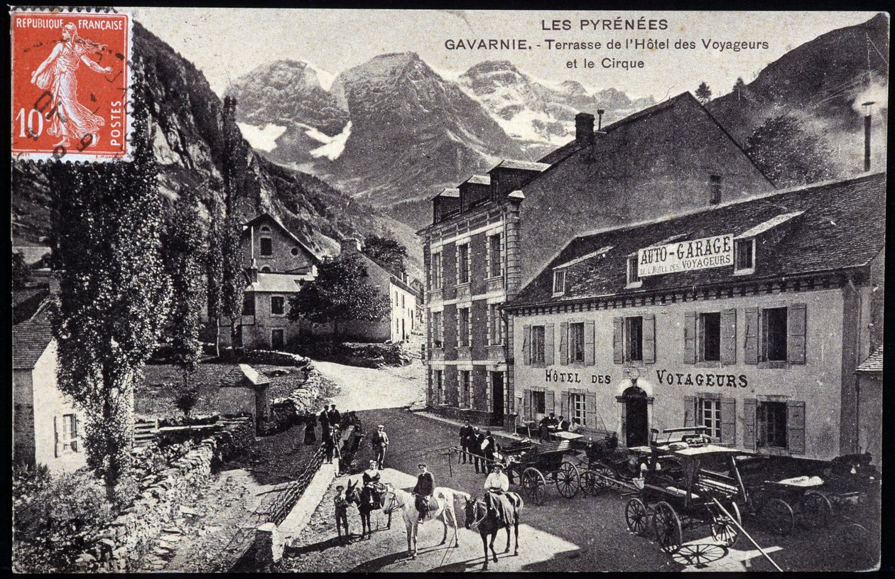 Les Pyrenees, Gavarnie: Hotel des Voyageursin ja sirkuksen terassi - postikortti, 1800-luvun loppu tekijältä Unknown artist