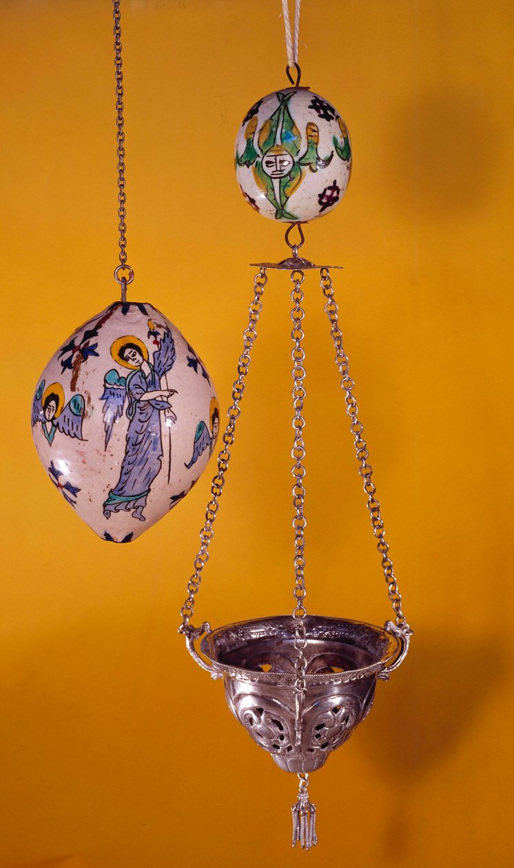 Itämainen taide: moniväriset fajanssipallot enkeleillä. 1800-luvun Pariisi, armenialainen museo tekijältä Unknown artist