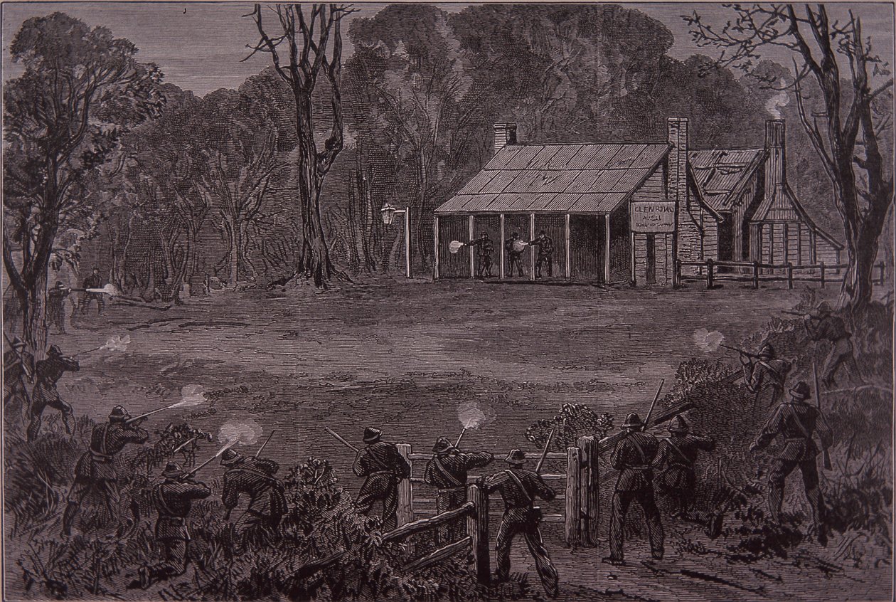 Poliisi avasi tulen Kelly Gangiin Glenrowan-hotellissa, 28. kesäkuuta 1880 (kaiverrus) tekijältä Unknown artist