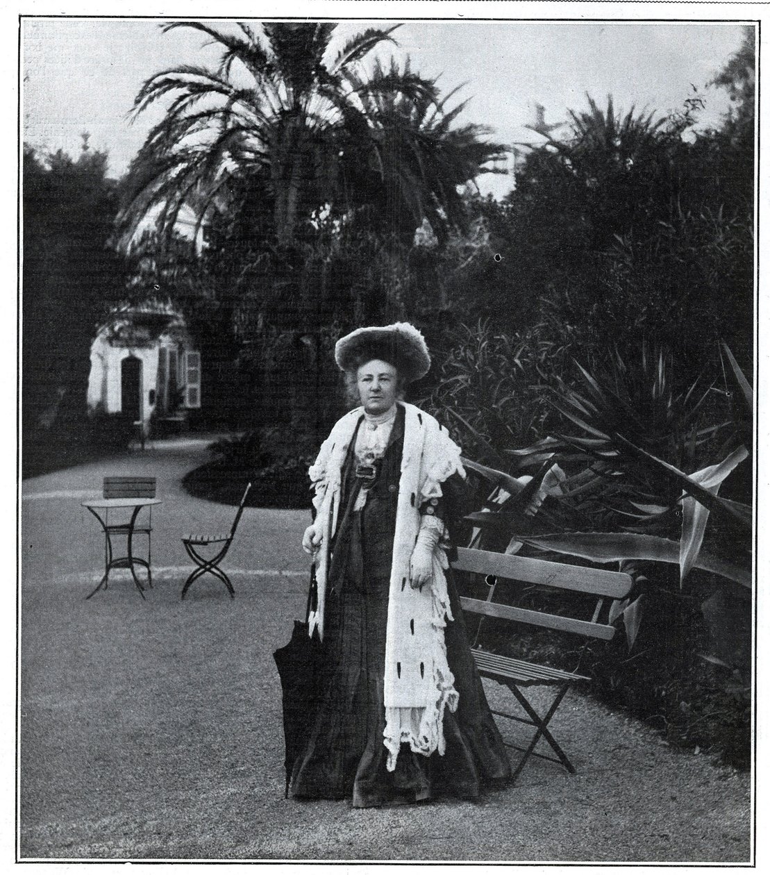 Muotokuva rouva Juliette Adamista (s. Lambert) (1836-1936), ranskalainen kirjailija, polemisti ja feministi Nizzassa vuonna 1905. tekijältä Unknown artist