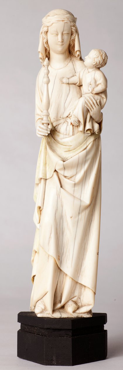 Patsas. Madonna ja lapsi. Mgr Cantineaun, tuomiokirkon kapitulin dekaanin lahja. Norsunluu. 13. vuosisadalla. tekijältä Unknown artist