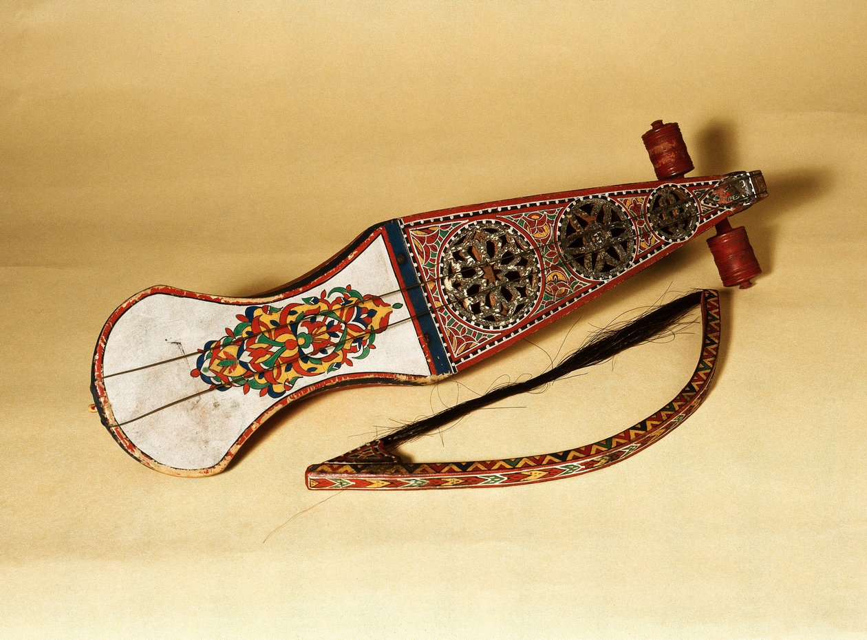 Jousisoitin; rabab (rubab, robab, rebab, rubob, rawap). Alkuperäinen Pohjois-Afrikasta tekijältä Unknown artist