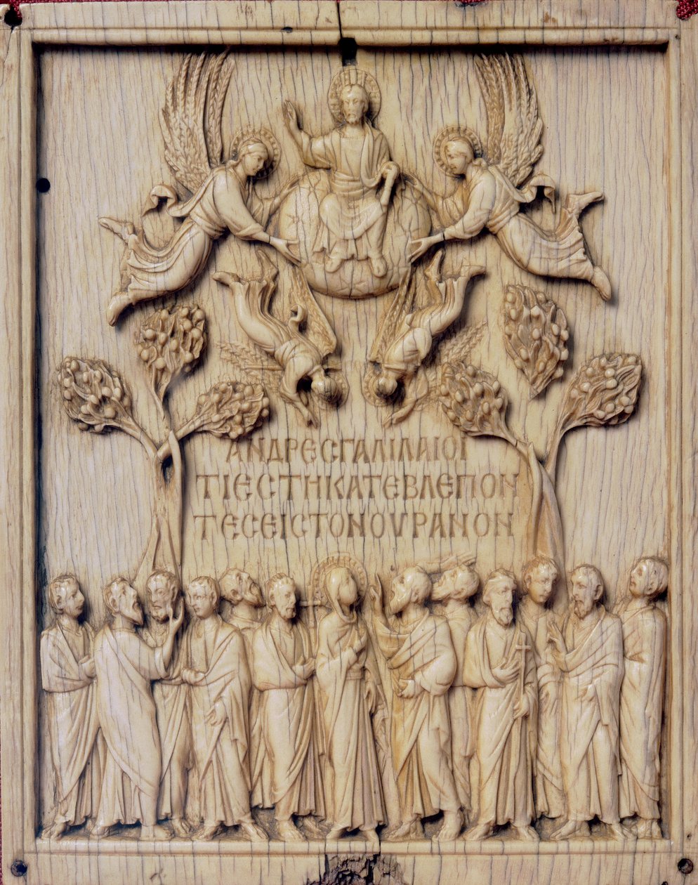 Laatta The Ascensionilla. Norsunluuinen bareljefi säilytetty Bargellon kansallismuseossa Firenzessä tekijältä Unknown artist