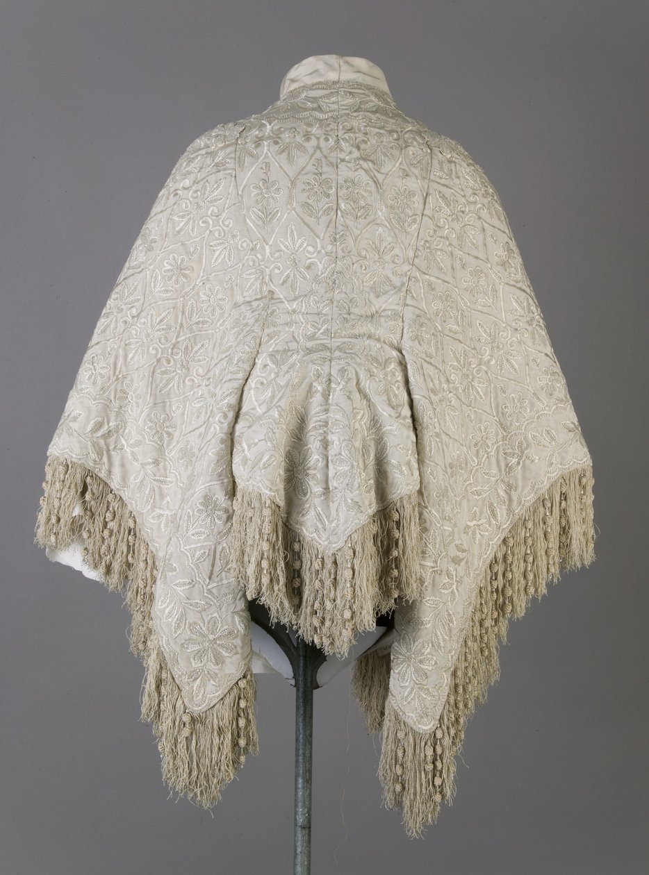 Bertha Palmerin takki, n. 1870 (takanäkymä), uurrettu silkkimoiré, hapsut ja kristallihelmiä tekijältä Unknown artist