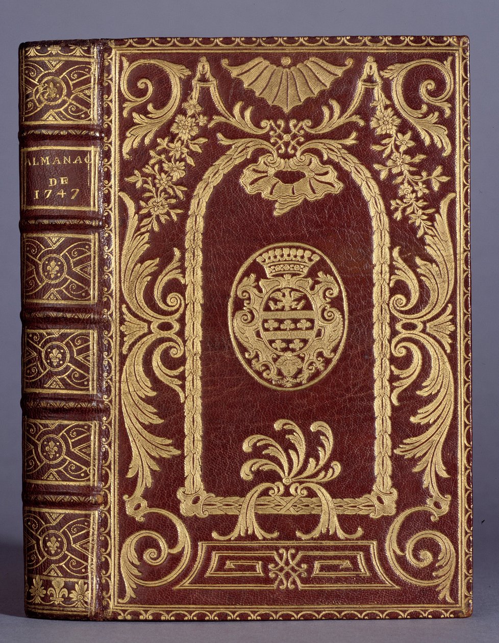 Kirjan kansi, koristeinen sidos vaihtelee vuodelta 1747 peräisin olevan almanakan cotte-suvun käsivarsiin. Paris, Decorative Arts tekijältä Unknown artist