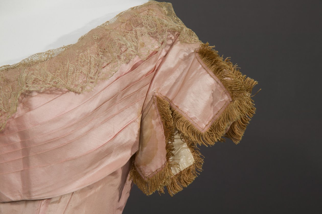 Morsiusneito mekko tekijältä Unknown artist