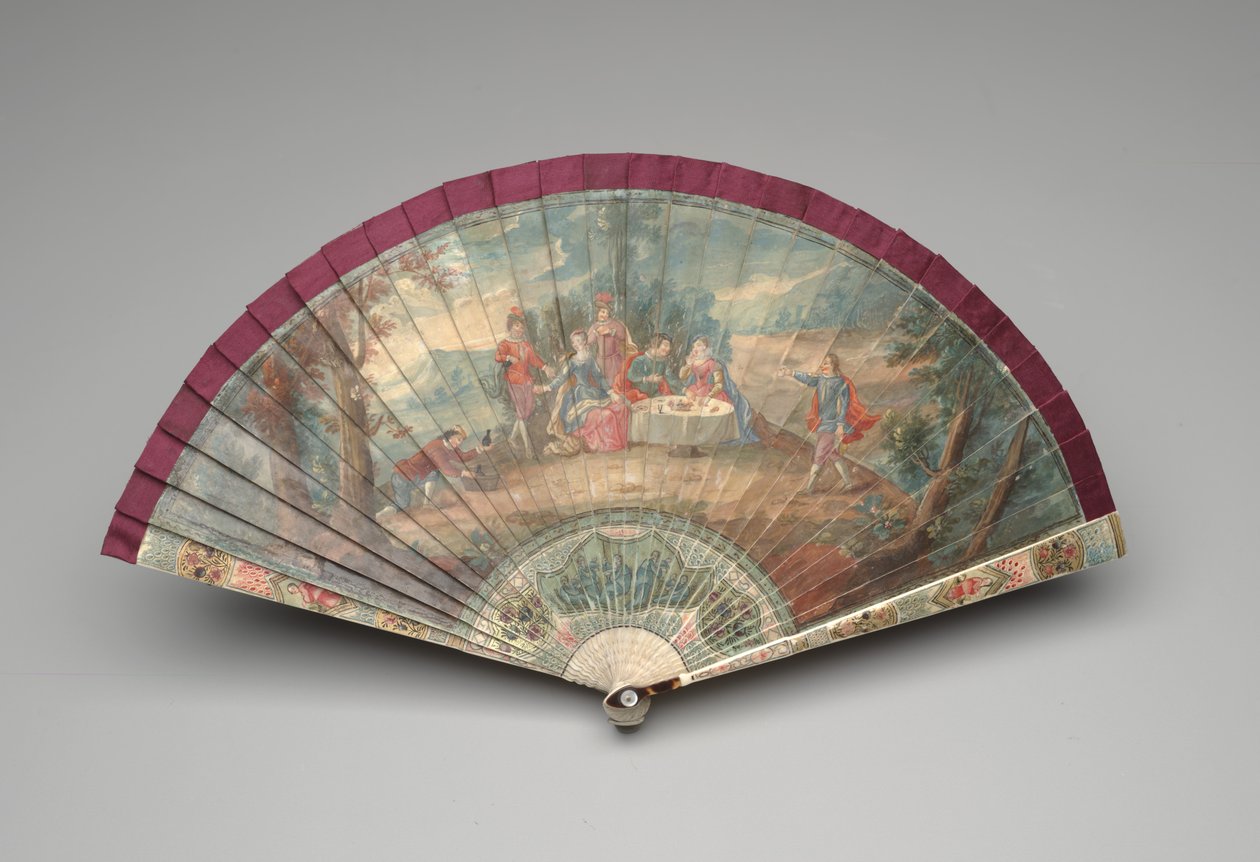 Brisé-viuhka, jossa on kohtaus ulkojuhlista, n. 1700-25 (guassi norsunluun teriin, silkkinauha, kultaus, kilpikonnankuori, helmiäinen ja messinki) tekijältä Unknown artist