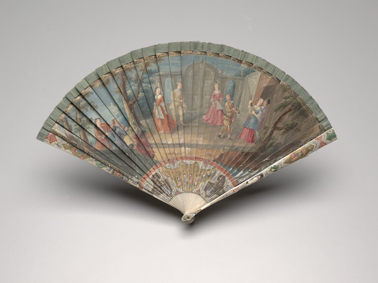Brisé-viuhka, jossa kohtaus elokuvasta Comédie-Italienne, n. 1700-1725 (guassi norsunluu- tai luuterissä, silkkinauha, kultaus, helmiäinen ja messinki) tekijältä Unknown artist