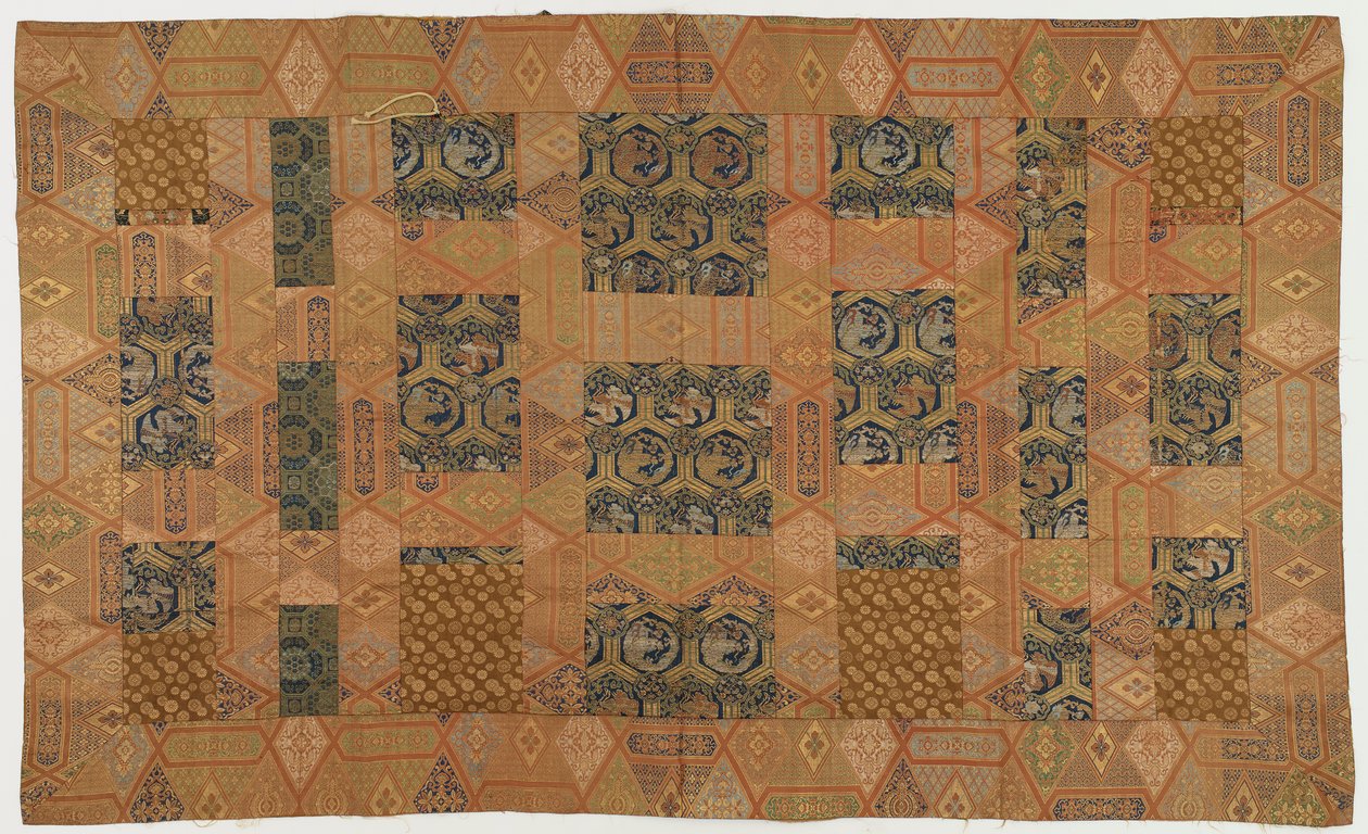 Brokaati, silkki Buddhalaisen munkin viitta, paikkattu; tekijältä Unknown artist