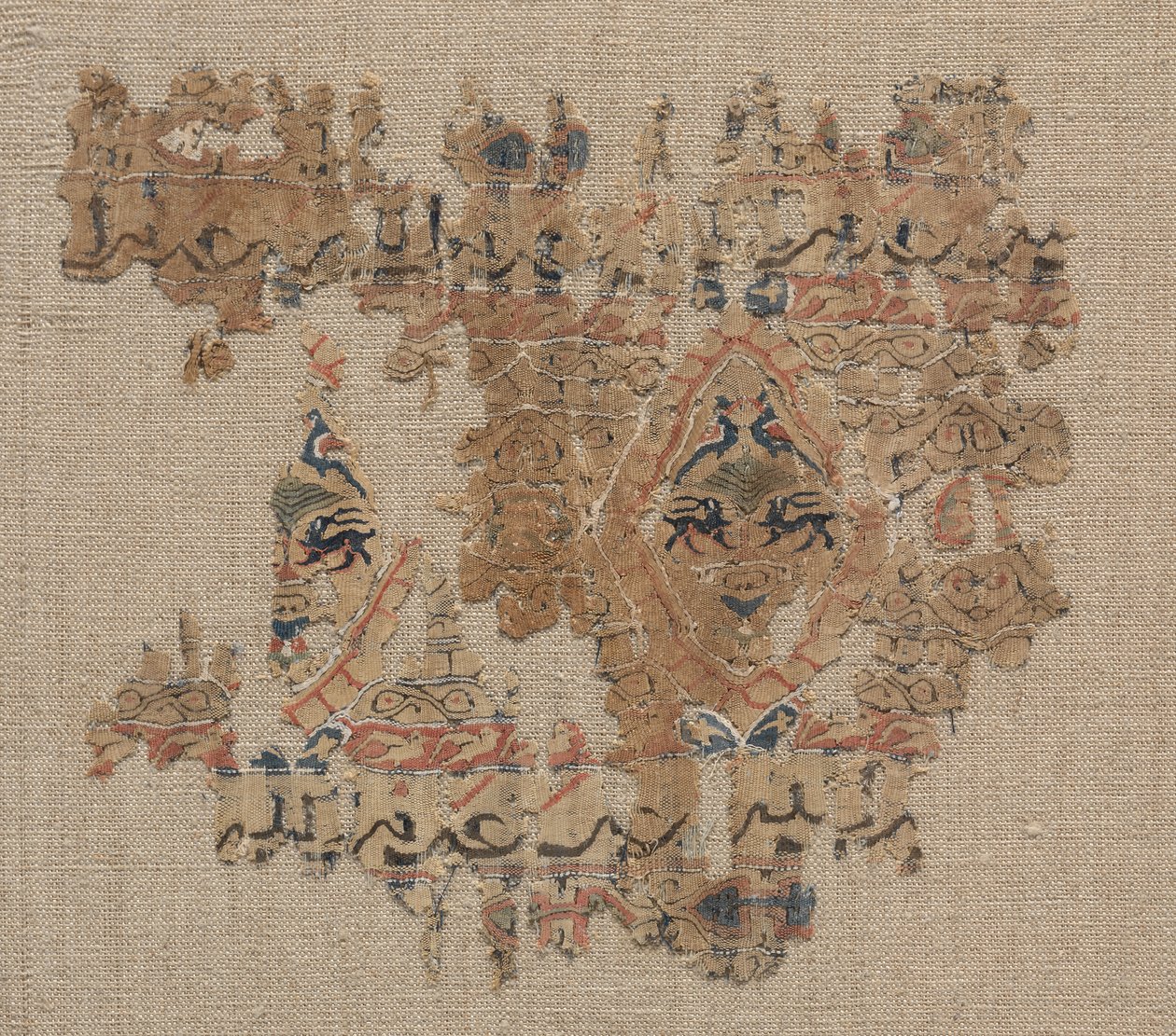 Fragmentti Tiraz-tyylistä tekstiiliä tekijältä Unknown artist