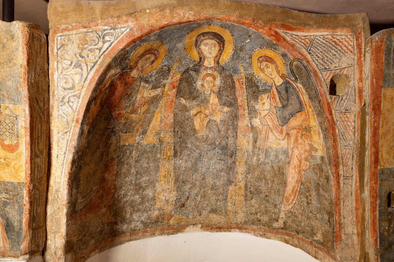 Madonna ja lapsi arkkienkelien välissä tekijältä Unknown artist