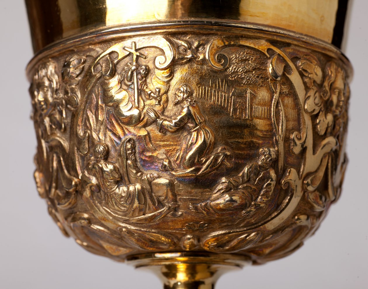 Metallityötä. Malja. Katedraalikappelin dekaanin A. Le Vaillant de la Bassarderien lahja 1726-1758. 1700-luku. Yksityiskohta. tekijältä Unknown artist