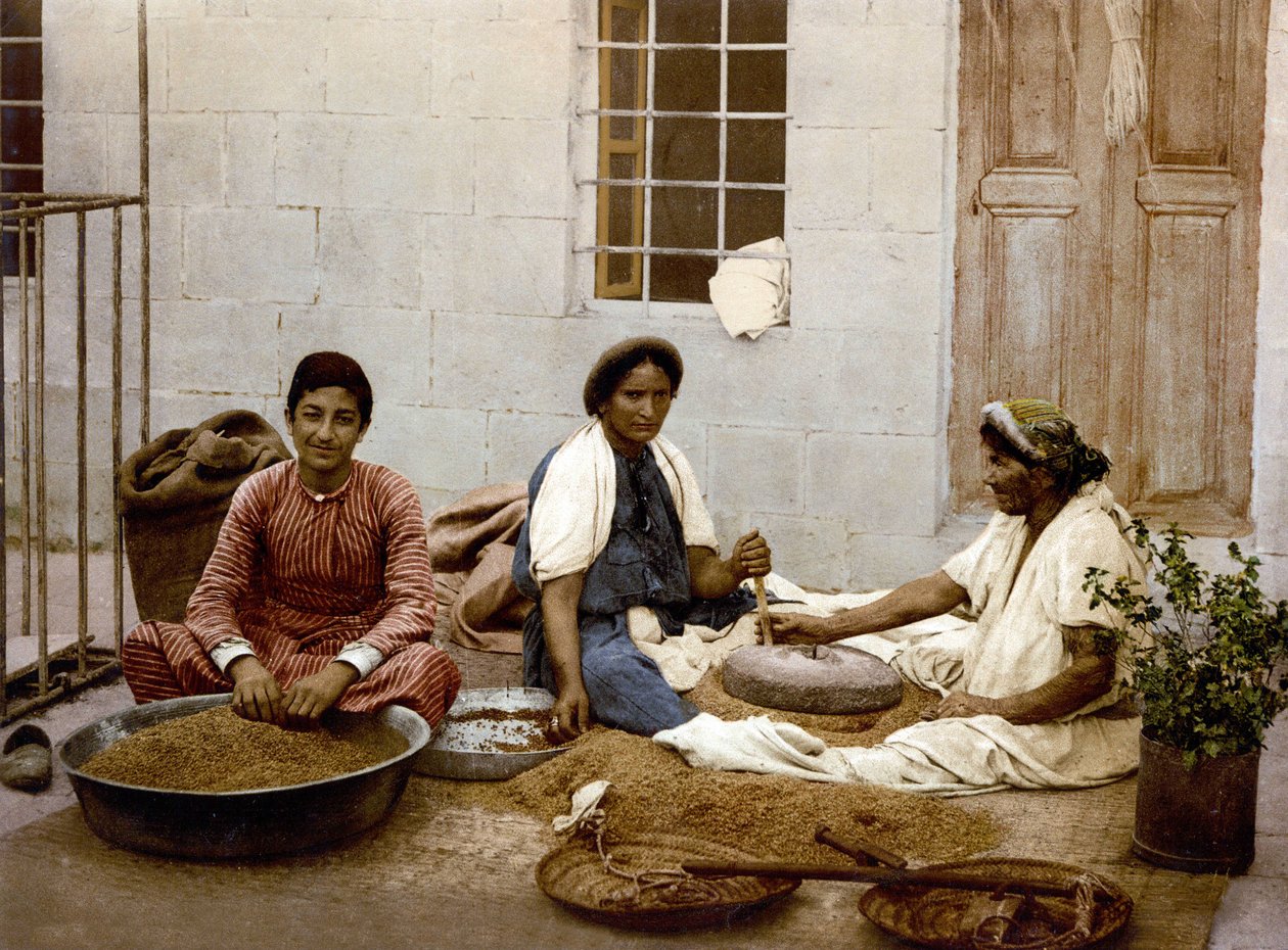 Talonpojat muovaavat vehnää Jerusalemissa. Photochrome sd. 1890-1900 välillä. tekijältä Unknown artist