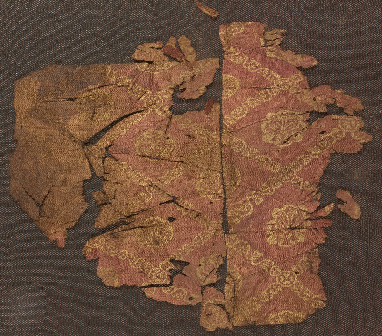 Useita fragmentteja (osa ommeltuja yhteen) tekijältä Unknown artist