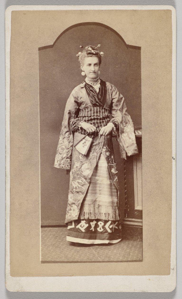 Nimetön (valkoinen nainen japanilaisessa kimonossa viuhkan kanssa) tekijältä Unknown artist