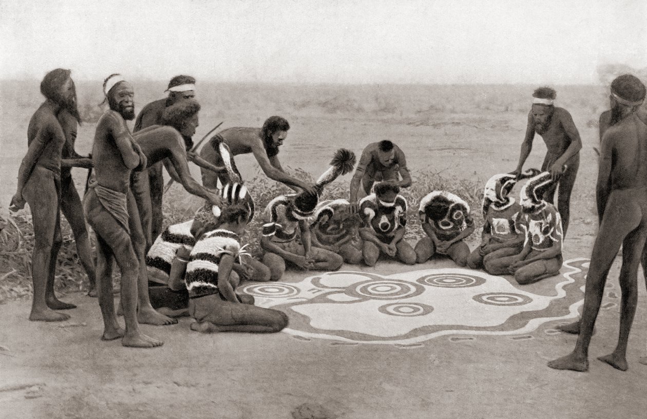 Cerimônia Totêmica da Tribo Warramunga, Austráliafinlandês tekijältä Unknown photographer