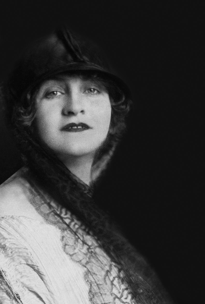 Alma Mahler (1879-1964) itävaltalainen säveltäjä ja kirjailija, noin 1920 (s/w-kuva). tekijältä Unknown photographer