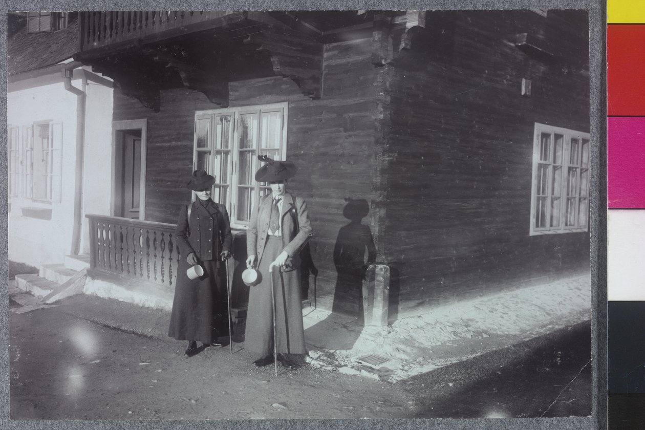 Arkkiherttuatar Maria Annunziata St. Jakobissa metsässä tekijältä Unknown photographer