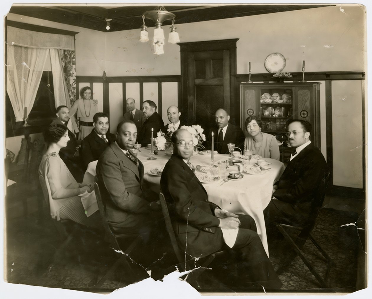 Arthur Schomburg ja William Edouard Scott muiden kanssa. tekijältä Unknown photographer