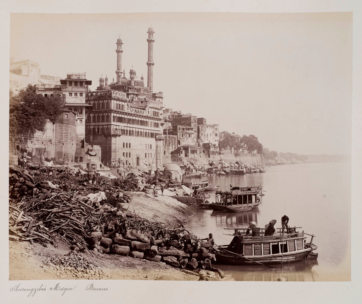 Aurangzebin moskeija, Benares, n. 1885 (seepiakuva) tekijältä Unknown photographer