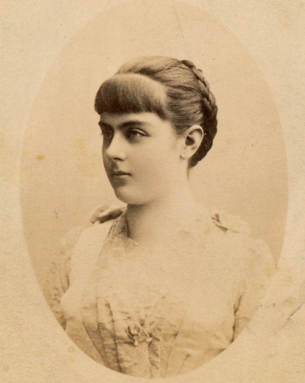 Paronitar Marie Alexandrine "Mary" von Vetsera (19. maaliskuuta 1871 - 30. tammikuuta 1889) (kuva) tekijältä Unknown photographer