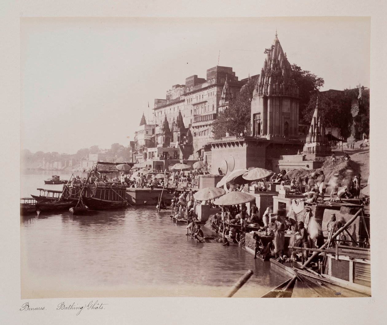Benares Bathing Ghâts, n. 1885 (seepiakuva) tekijältä Unknown photographer