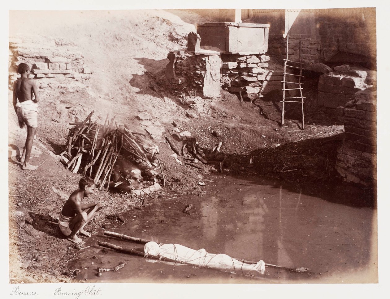 Benares Burning Ghât, n. 1885 (seepiakuva) tekijältä Unknown photographer