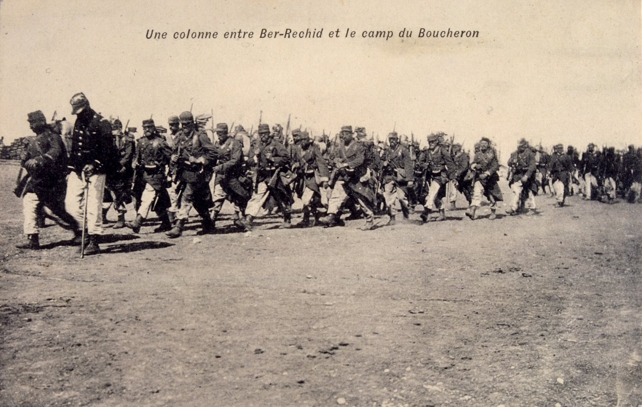 Bir Rashid Barh el Gazelissa, Tshadissa, ranskalaisia legioonalaissiirtolaissotilaita partioimassa. postikortti 1910. tekijältä Unknown photographer