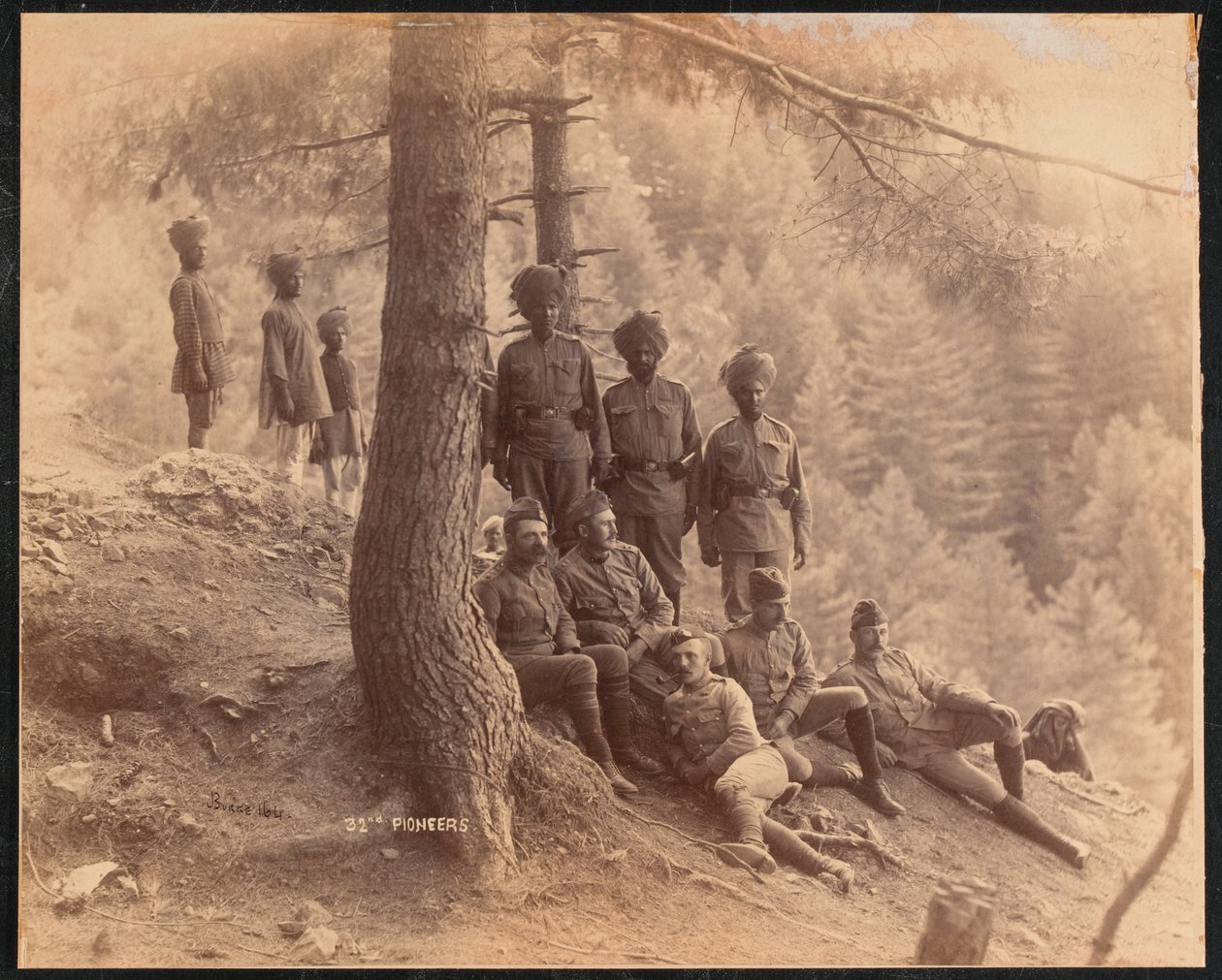 Brittiläiset upseerit ja muut intialaiset, 32. pioneers Afganistanissa tekijältä Unknown photographer