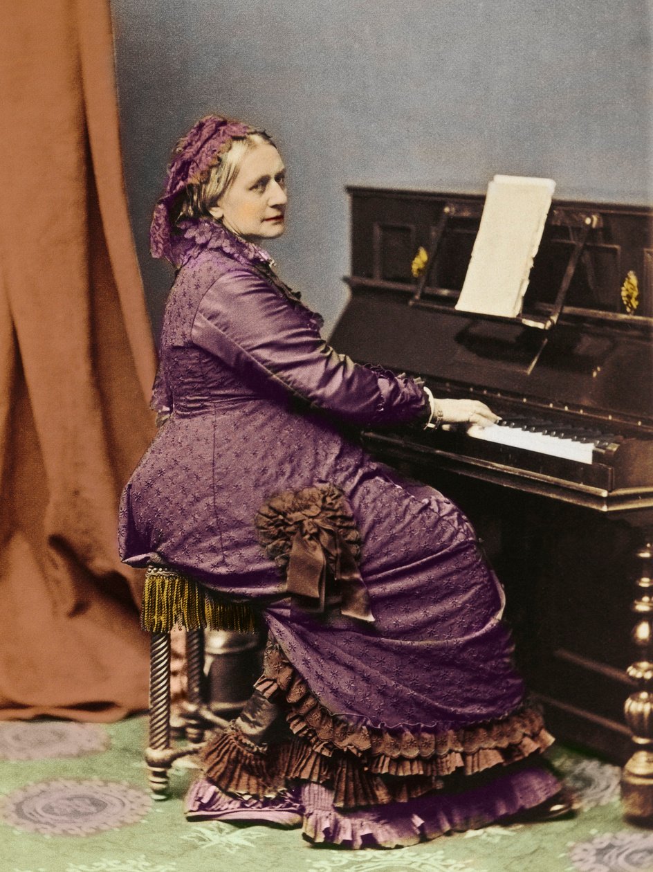 Clara Schumann (1819 -1896), saksalainen pianisti ja säveltäjä, pianon ääressä - Clara Schumannin (1819-1896), saksalaisen pianistin ja säveltäjän muotokuva, Robert Schumannin vaimo. tekijältä Unknown photographer