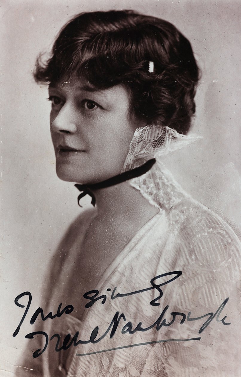 Lähikuva englantilaisesta näyttelijästä Irene Vanbrughista, postikortti tekijältä Unknown photographer