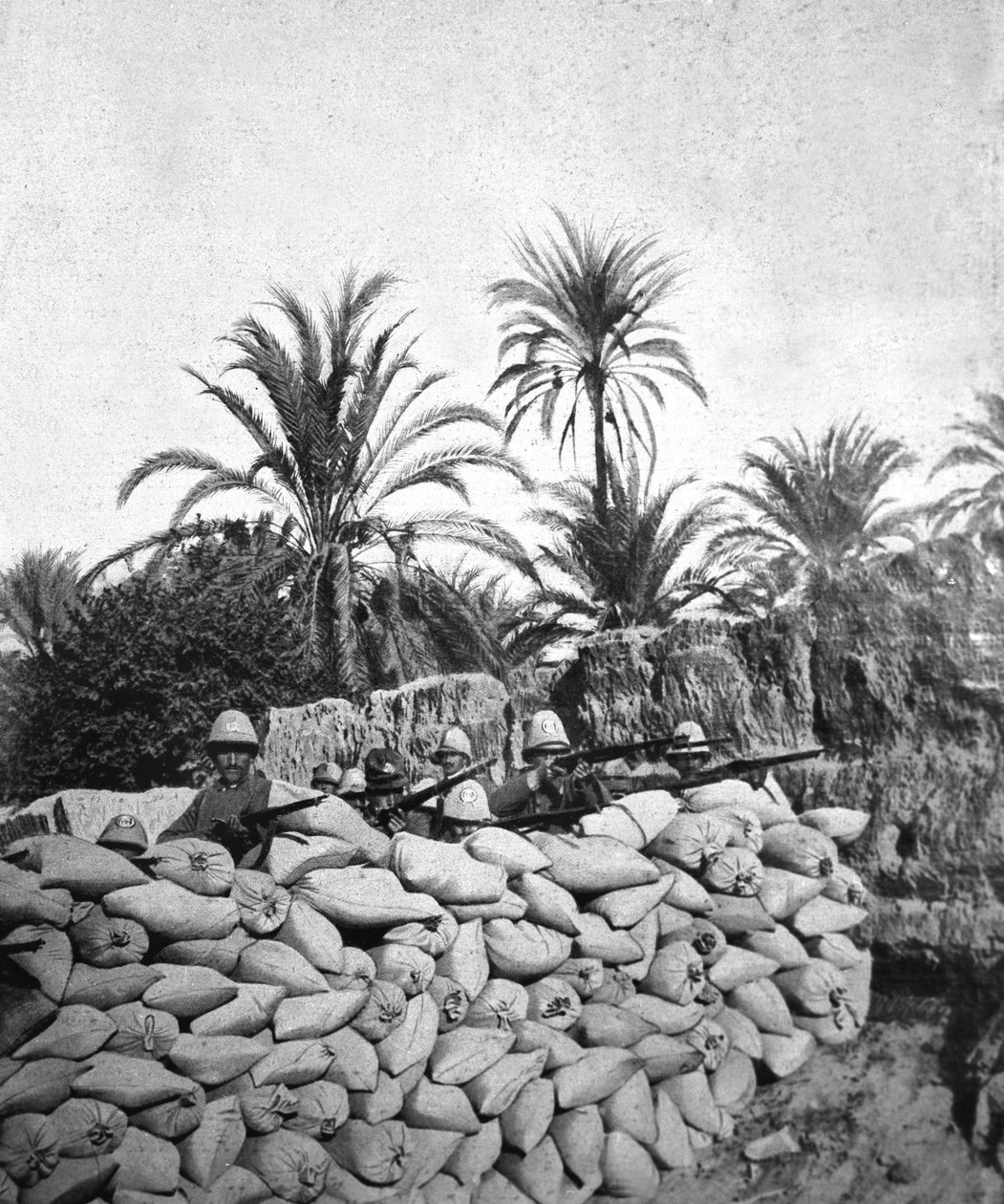 Italia valloittaa Libyan noin vuonna 1911 (s/w-kuva). tekijältä Unknown photographer