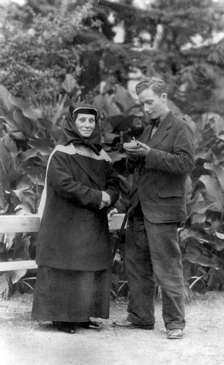 Jekaterina Gavrilovna Gueladze - Stalinin äiti, amerikkalaisen toimittajan Knickerbokerin haastattelema. tekijältä Unknown photographer
