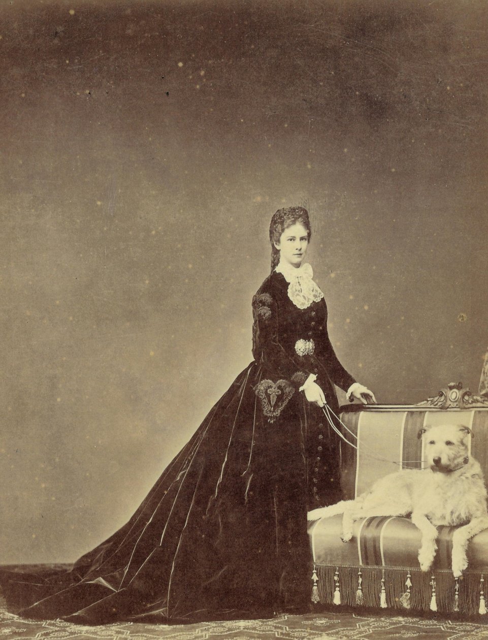 Elisabeth, Itävallan keisarinna ja Unkarin kuningatar (24. joulukuuta 1837 - 10. syyskuuta 1898) (kuva) tekijältä Unknown photographer