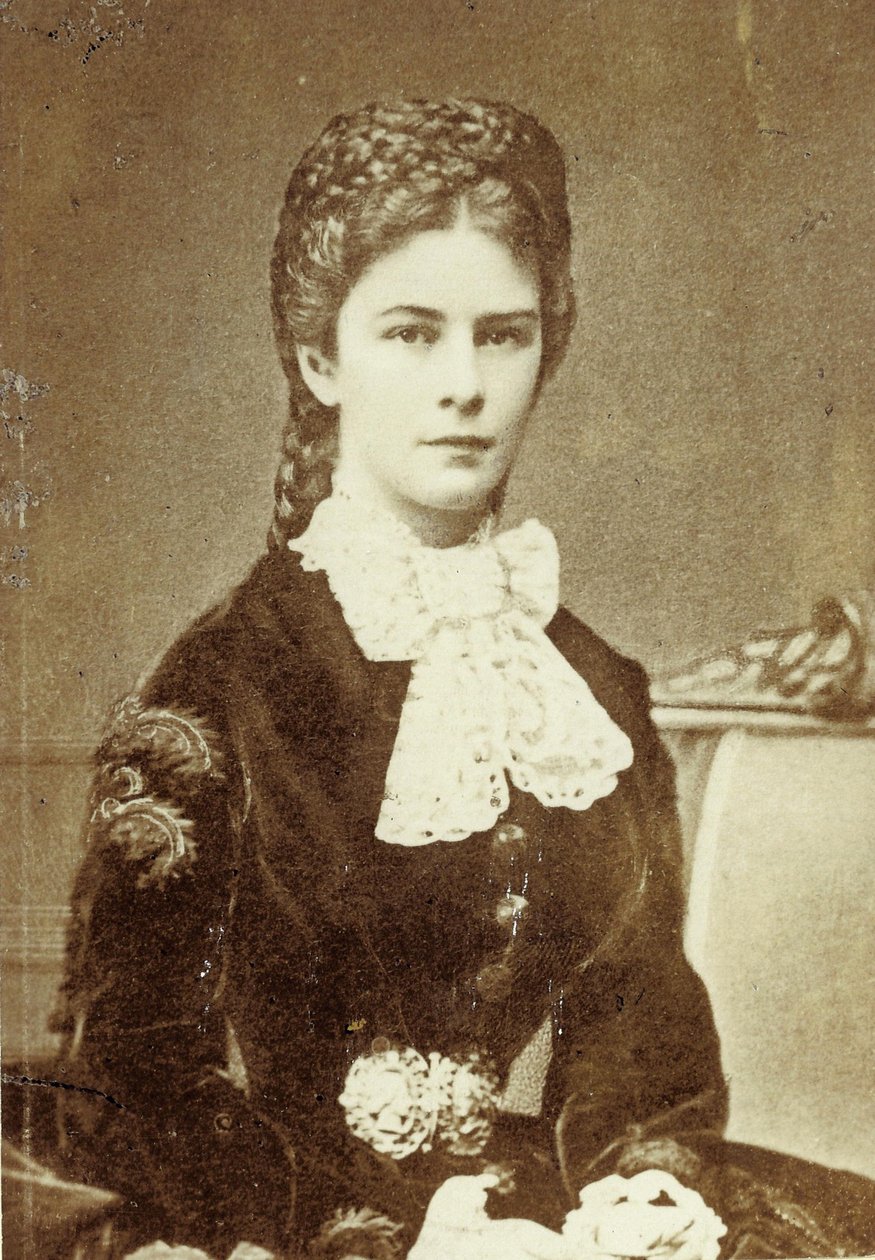 Elisabeth, Itävallan keisarinna ja Unkarin kuningatar (24. joulukuuta 1837 - 10. syyskuuta 1898) (kuva) tekijältä Unknown photographer