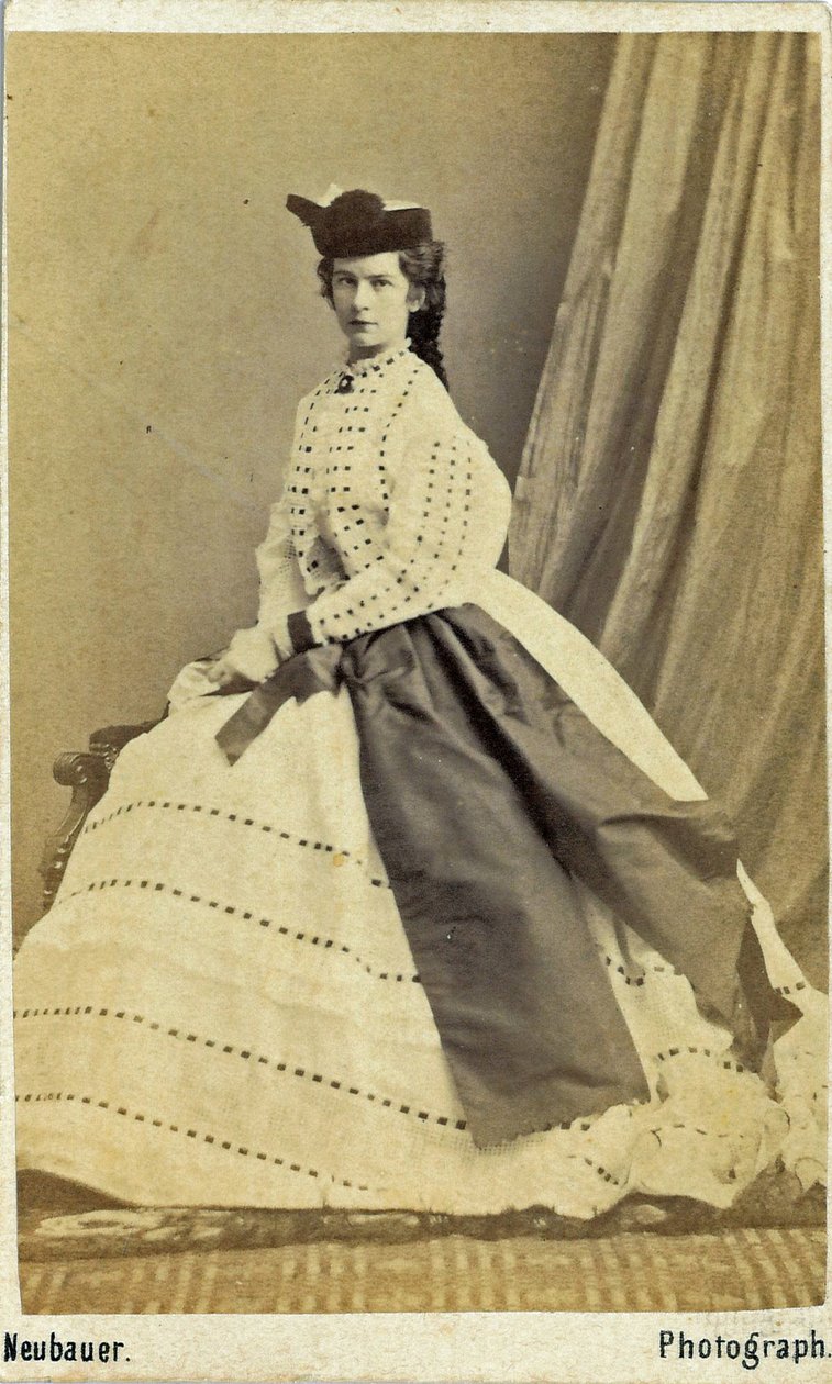 Elisabeth, Itävallan keisarinna ja Unkarin kuningatar (24. joulukuuta 1837 - 10. syyskuuta 1898) (kuva) tekijältä Unknown photographer