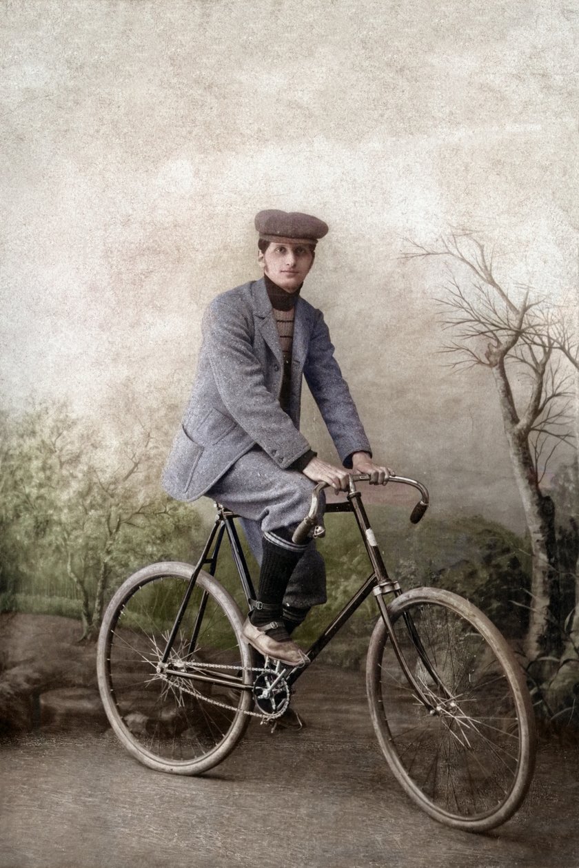 Fernand Ochse polkupyörän selässä, Ranska, n. 1920 (kuva) tekijältä Unknown photographer