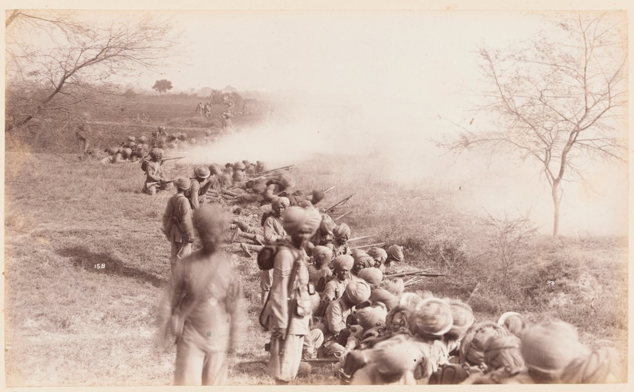 Bengalin jalkaväen 14. rykmentin (Ferozeporen sikhit) tulilinja, Delhin harjoitusleiri tekijältä Unknown photographer