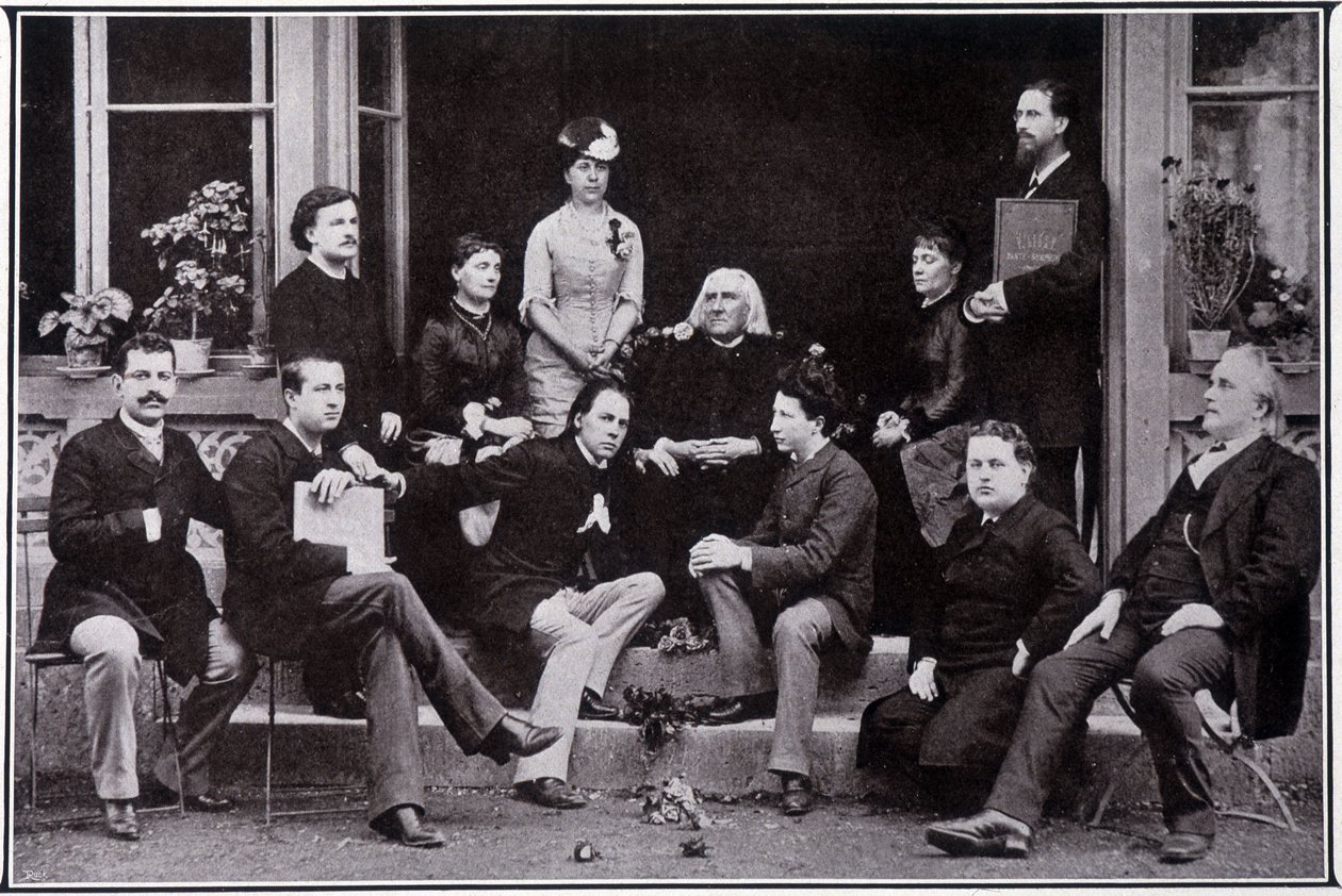 Franz Liszt (1811-1886), Weimarissa suosikkioppilaidensa piirissä. tekijältä Unknown photographer